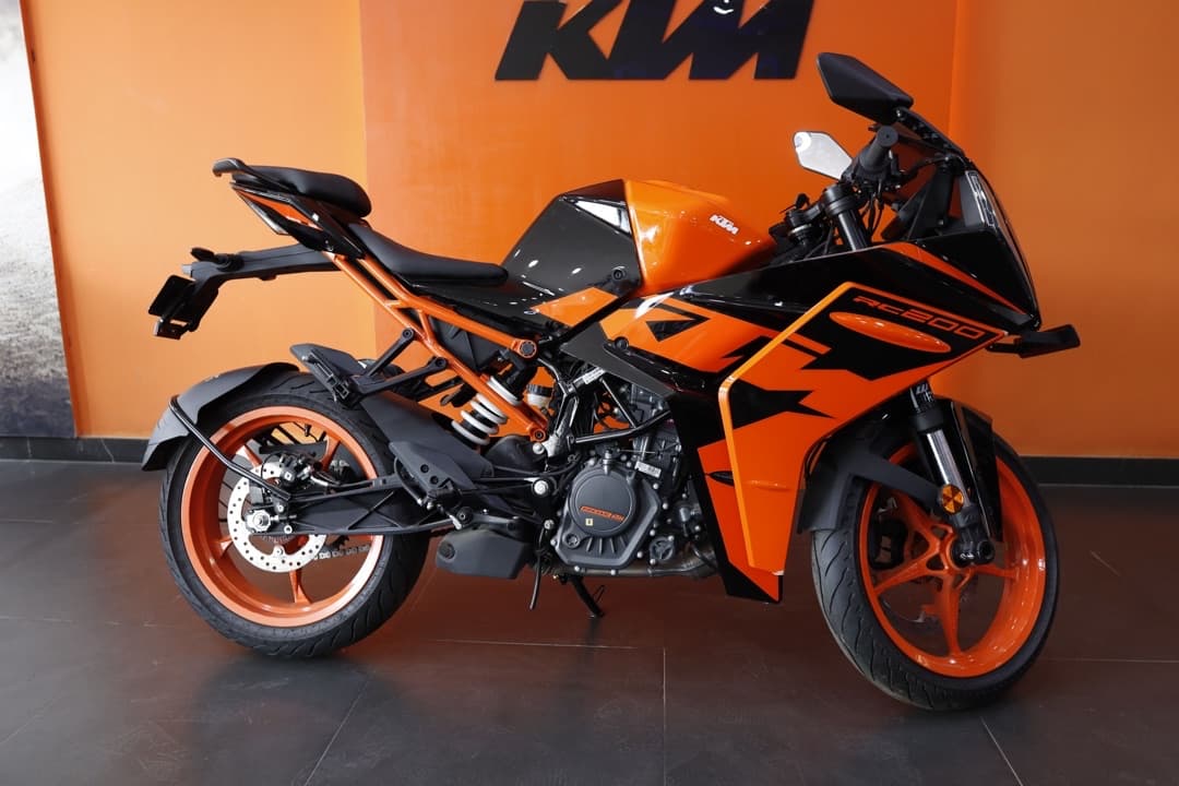 2023 KTM RC 200 image