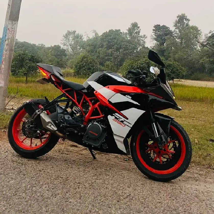 2017 KTM RC 390 image