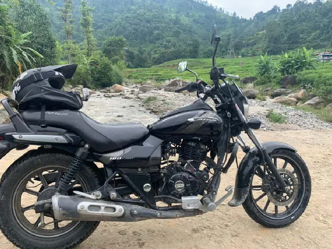 2018 Bajaj Avenger 180 Street image