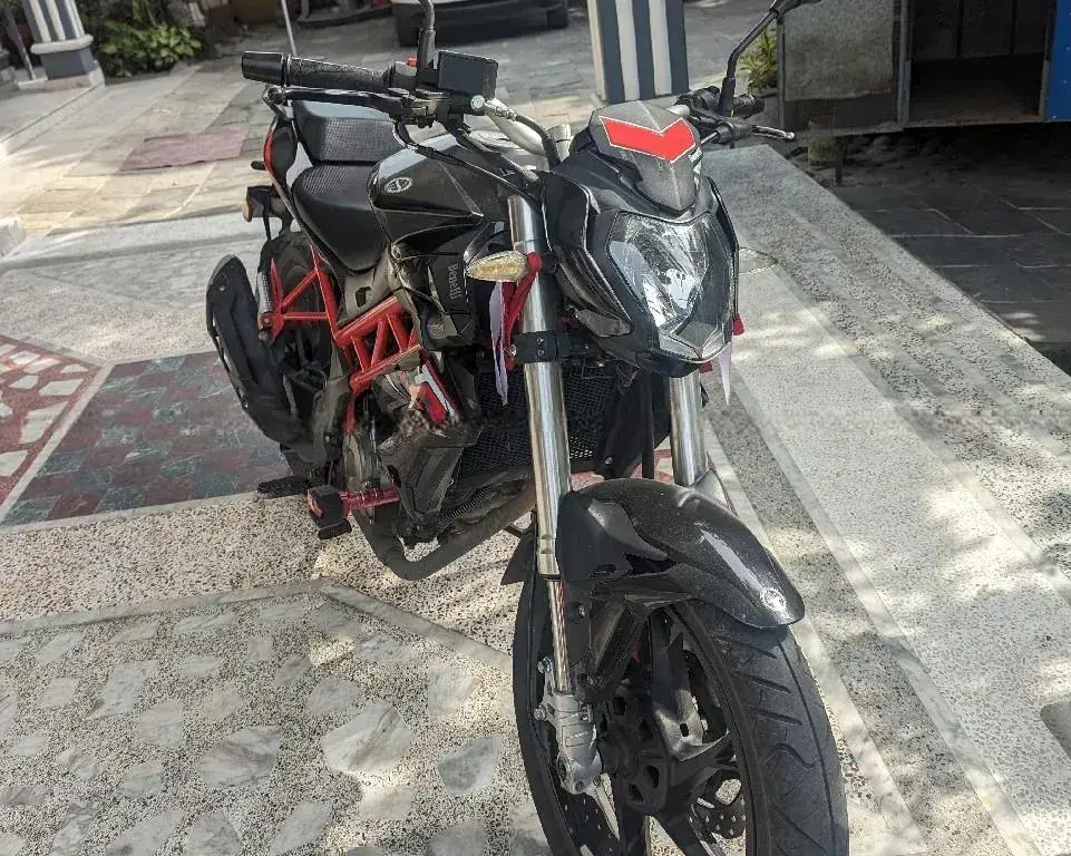 2019 Benelli TNT 150i image