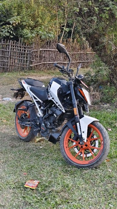 2022 KTM Duke 200 image