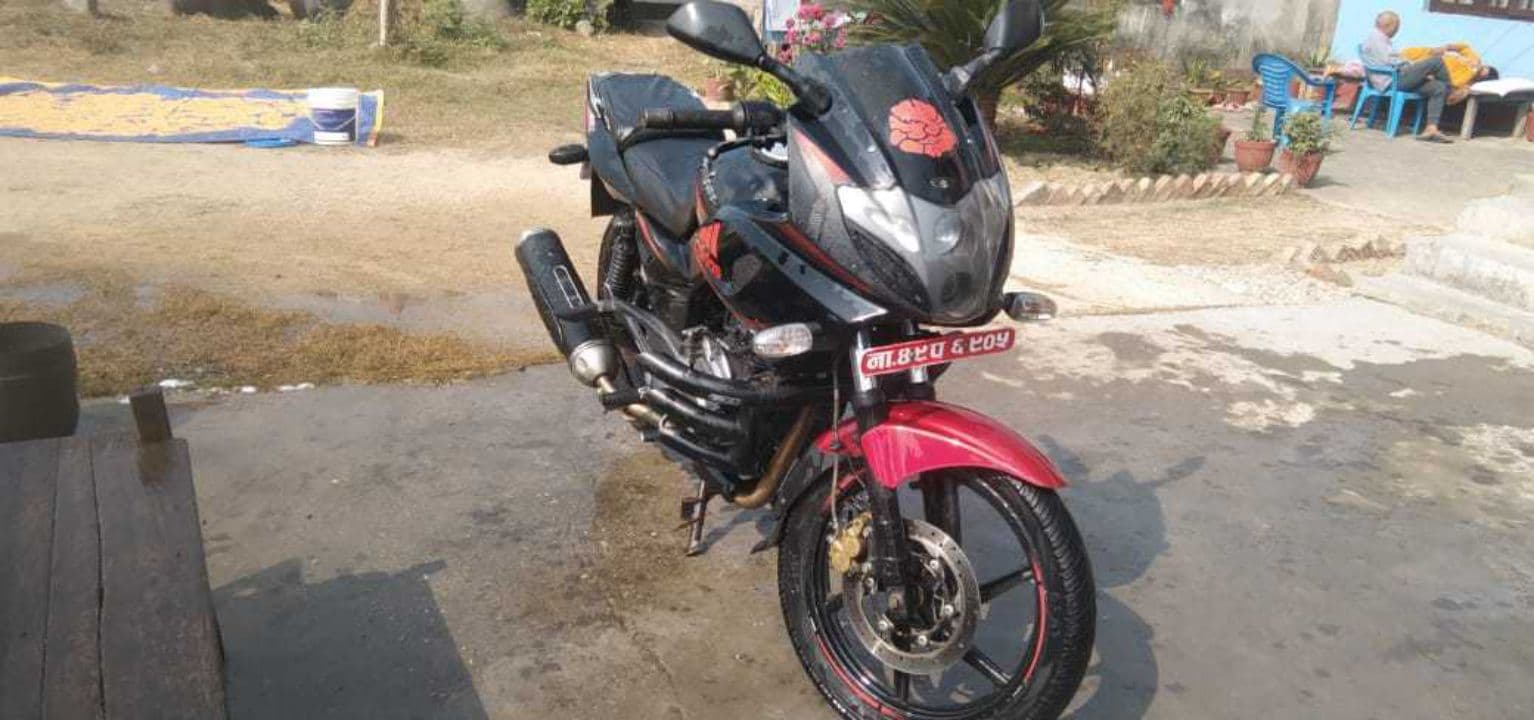 2017 Bajaj Pulsar 220F image