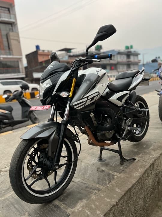 2017 Bajaj Pulsar NS 200 image