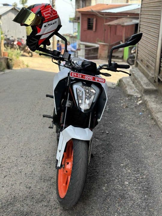 2021 KTM Duke 200 image