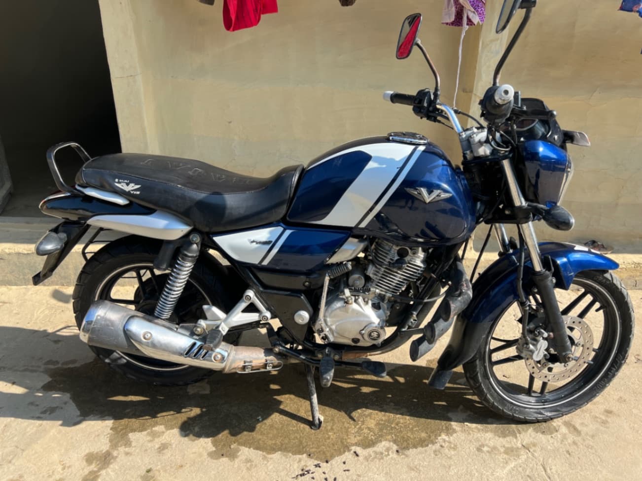 2017 Bajaj V15 image