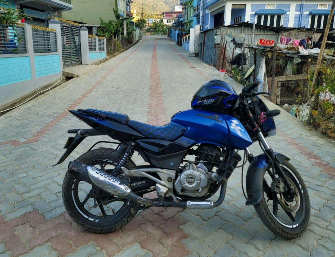 2014 Bajaj Pulsar 180 image