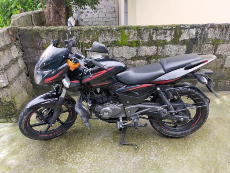 2010 Bajaj Avenger 180 Street image